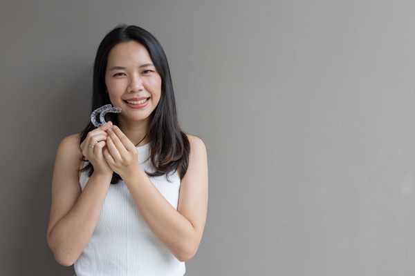 Invisalign® Dentist Or Orthodontist: What’s The Difference And Why It Matters?